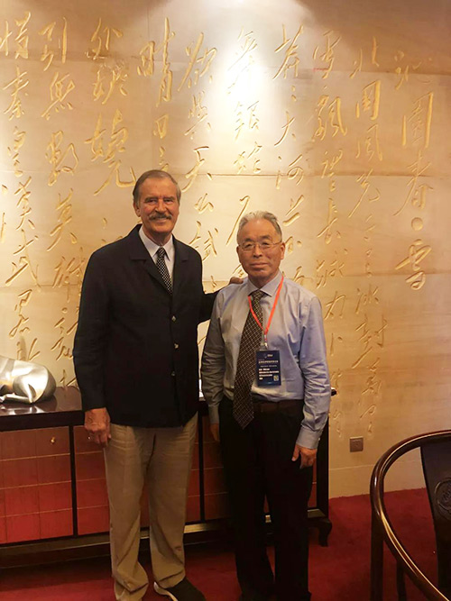 墨西哥前总统比森特亲切会见肤康·皮肤总院长吕忠生一行